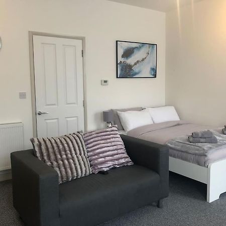 Newly Renovated Modern Studio Apartment Пензанс Экстерьер фото