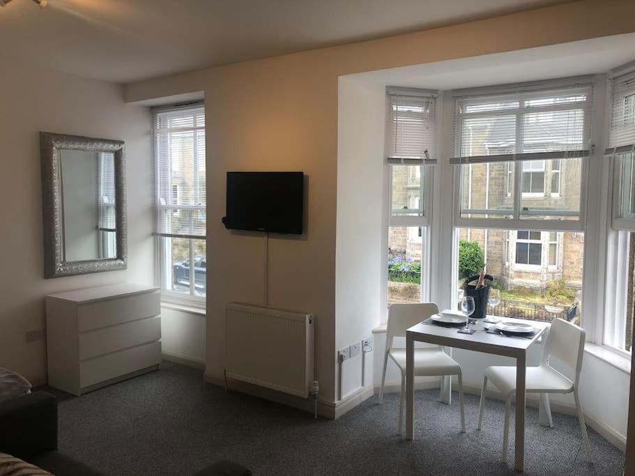 Newly Renovated Modern Studio Apartment Пензанс Экстерьер фото
