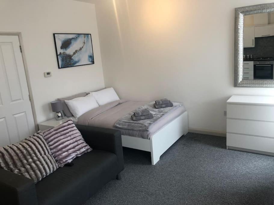Newly Renovated Modern Studio Apartment Пензанс Экстерьер фото